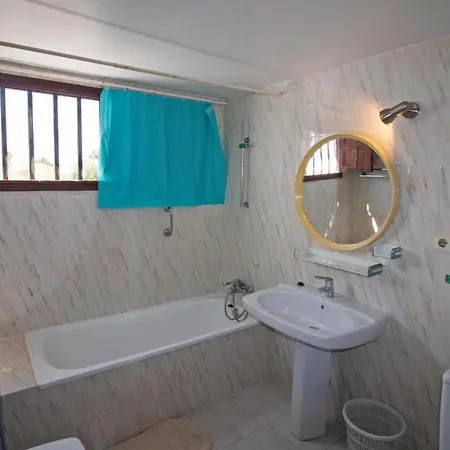 Holiday home Con Jardin Y Piscina - Fuentes